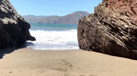 Race you to the water! [m]