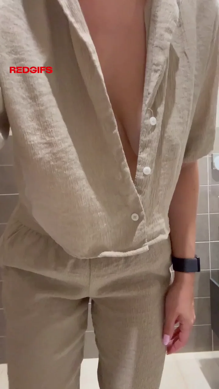 Friends Go Wild for My Slutty Downblouse Tease 😈🍒