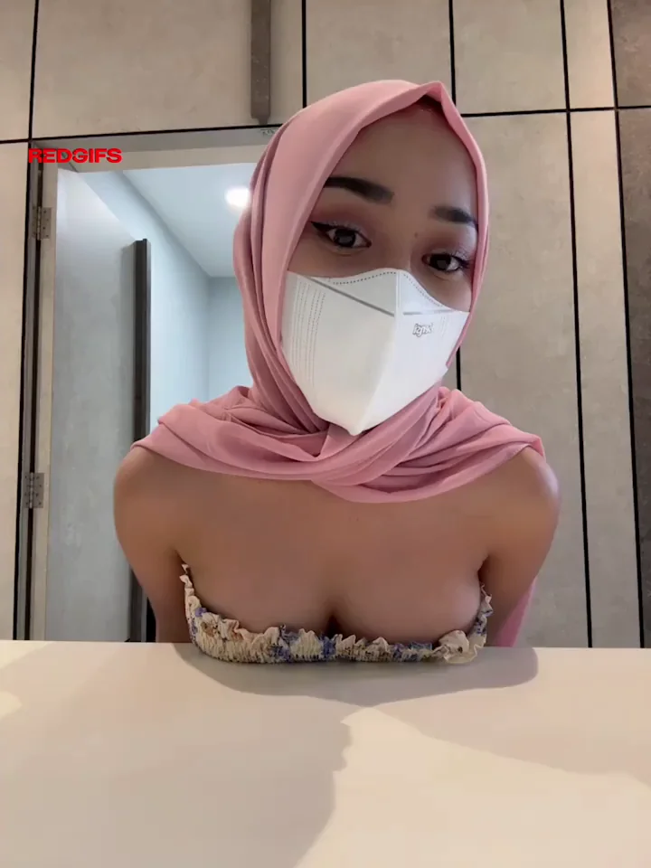 Hijab Fuckdoll's Juicy Titty Drop Reveal 🔥🍈🍈