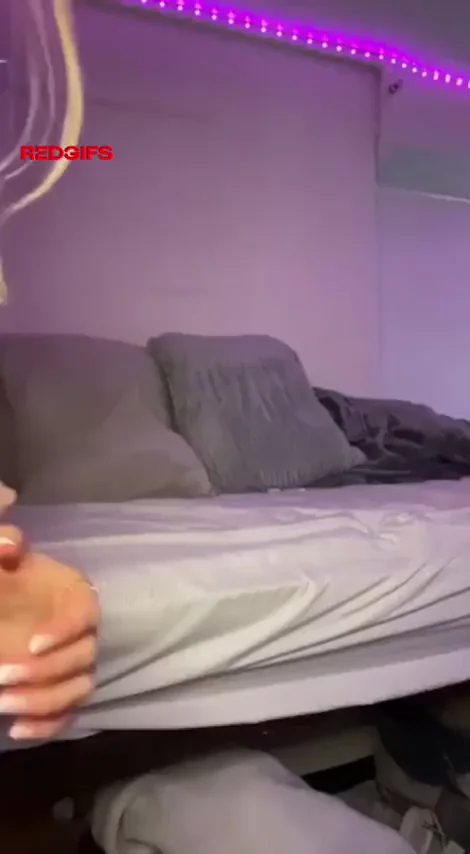 Cute Teen Slut Needs Help Rubbing Her Wet Pussy 😩💦
