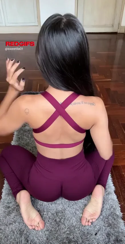 🍑 Curvy Slut Flexing Every Yoga Pose in Tight Pants 🔥