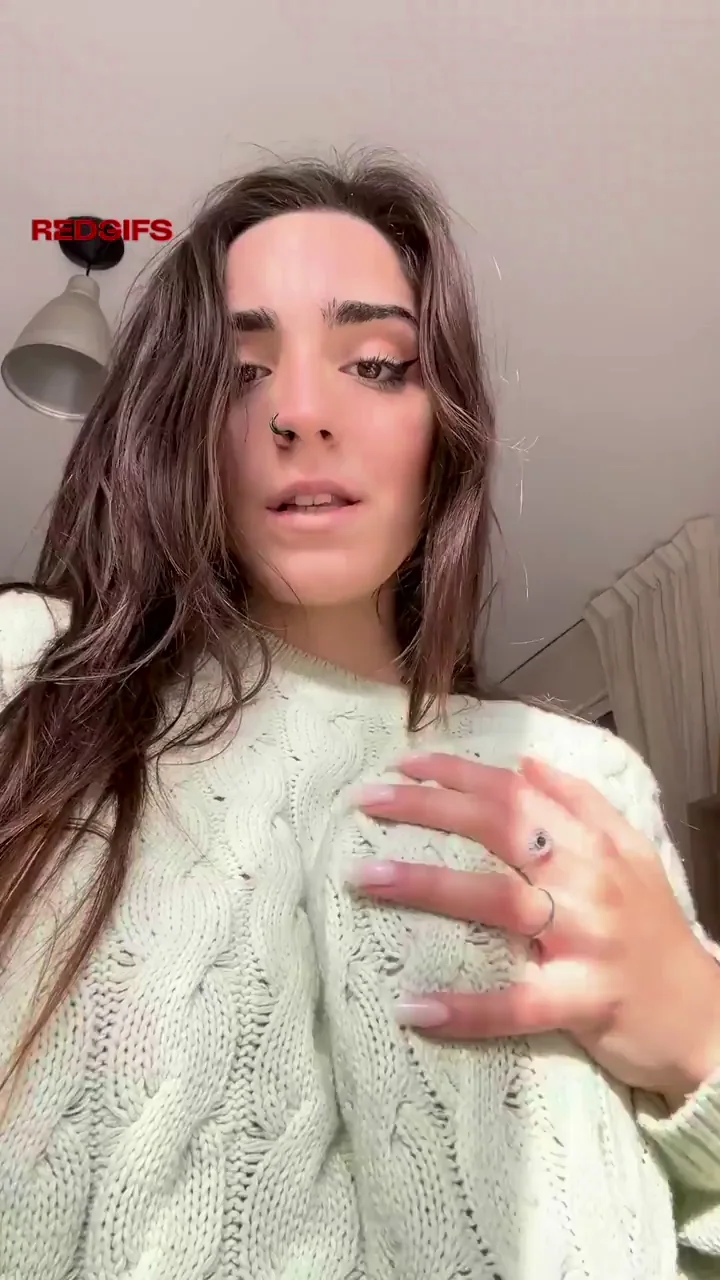 Cute Latina Tease Flashes Her Perky Titties 😘🔥