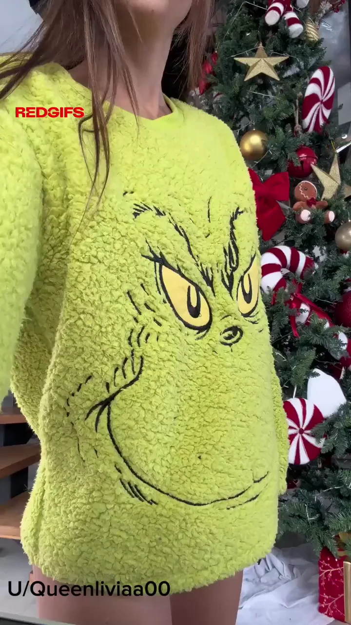 Grinch Slut QueenLivia Flashes Massive Tits & Pussy by the Christmas Tree 🎄🍆💦