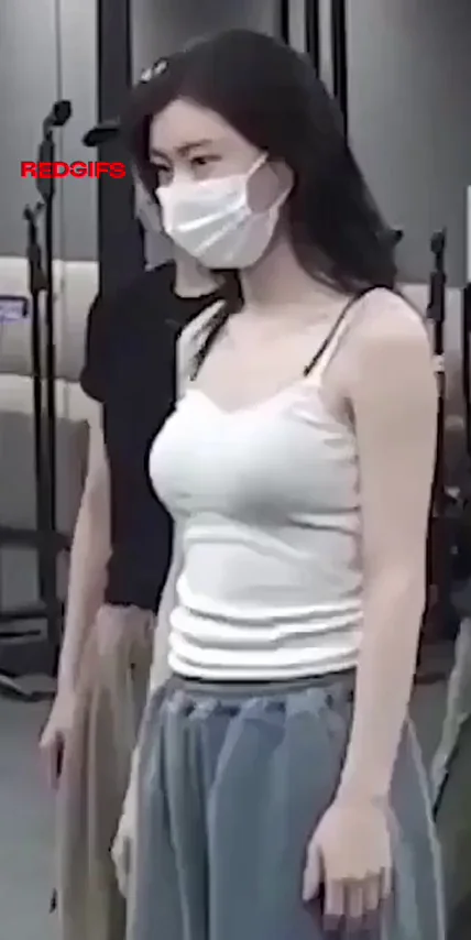 ITZY Chaeryeong & Lia: K-Pop Slutty Sweatpants Tease