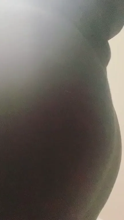 🍑 Struggling to Peel Off Those Tight Gym Leggings 😈