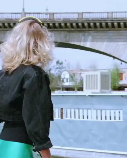 Kym Malin's Super Tight Green Leggings Tease on the Bridge 1990 🔥🍑