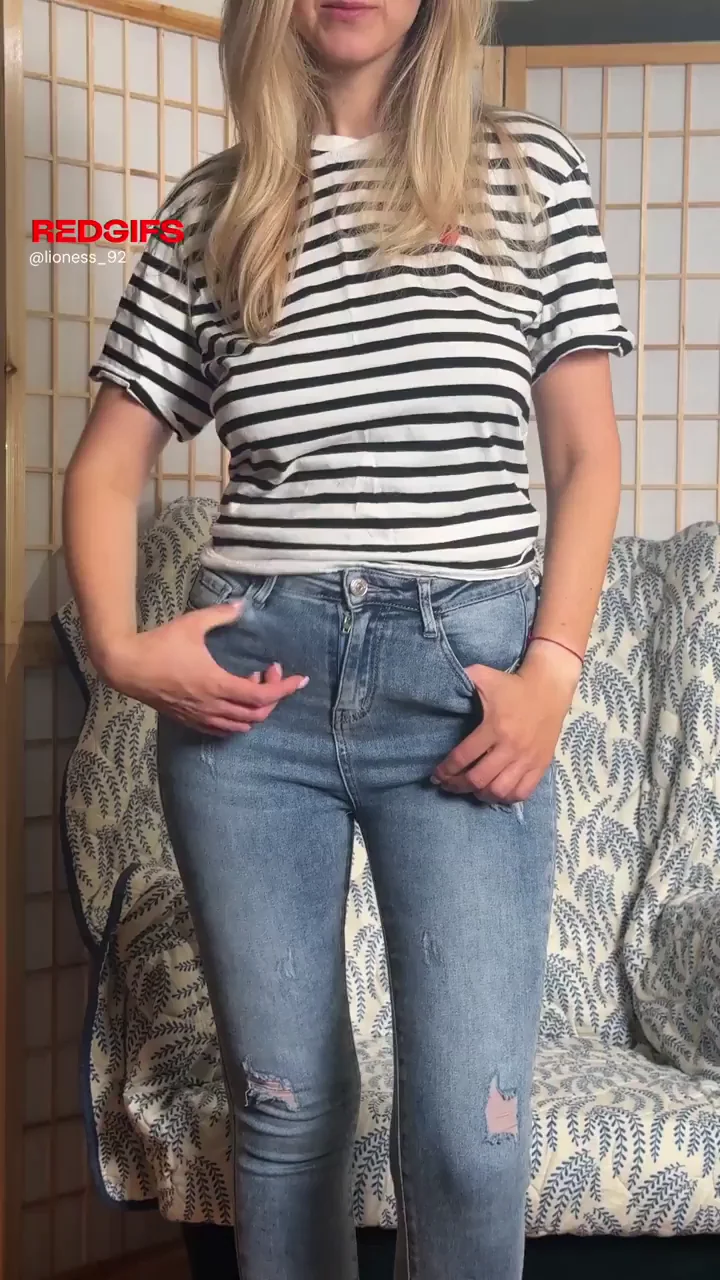Hairy MILF Strips Off Jeans & Top, Flaunts Saggy Tits & Bushy Pussy 🔥🍑