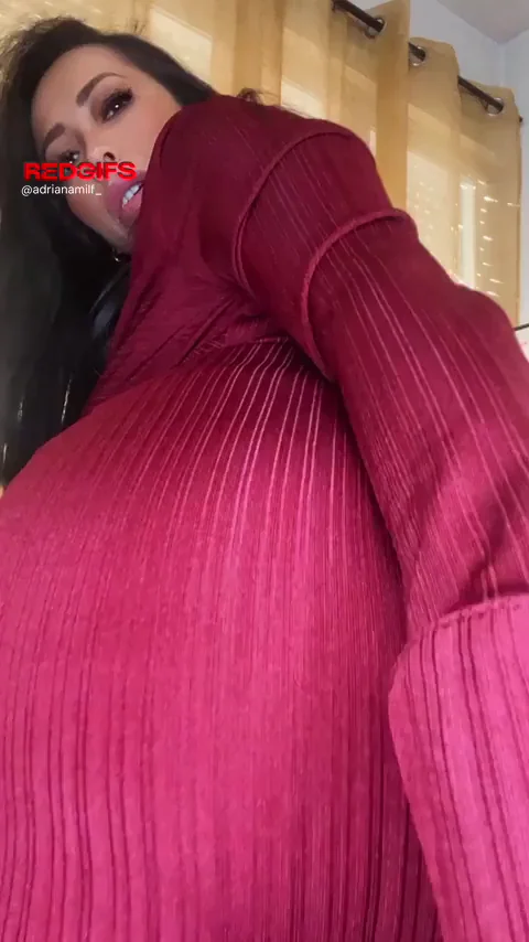 This 40yo MILF is such an attention whore!