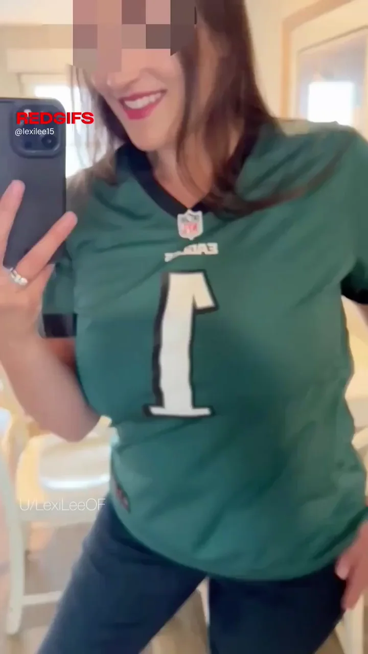 Philadelphia wife who loves supporting the BEST team in football