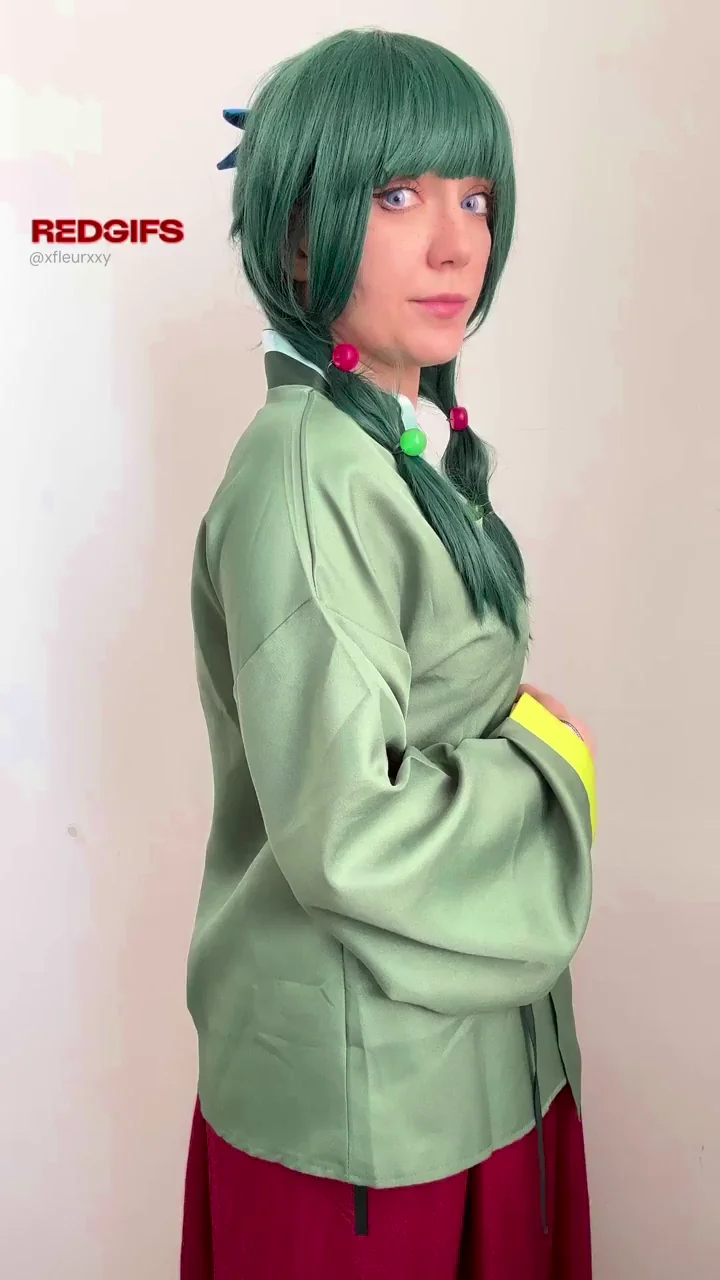 Maomao Cosplay Tease: Busty Green-Haired Slut Flashes Tits