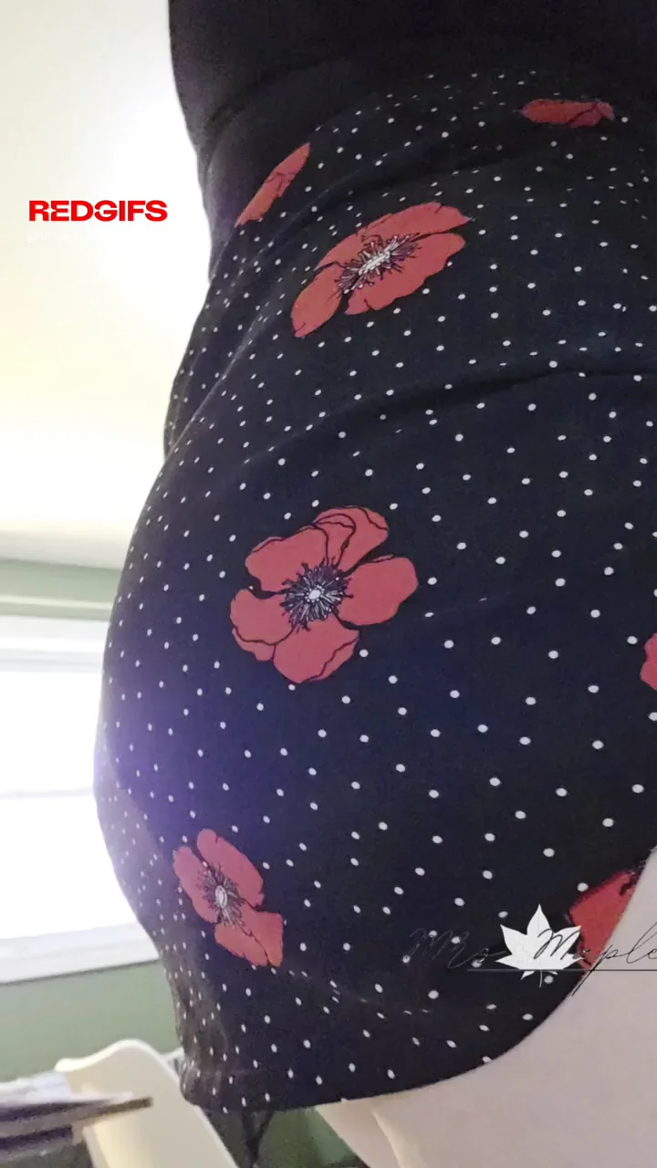 💨 Oops! Skirt Blown Up, Phat Ass Exposed! 🍑🔥