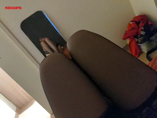 Mirror Tease: Unforgettable Pussy Reflection Slam
