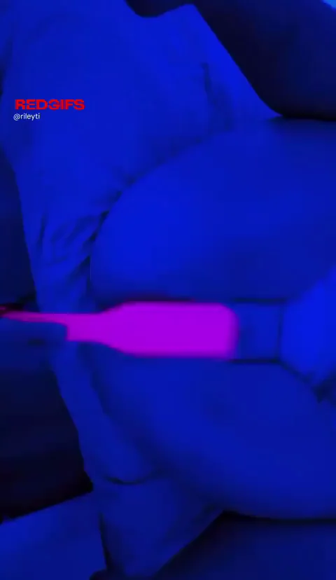 Spank me please 💦 link below ⬇️