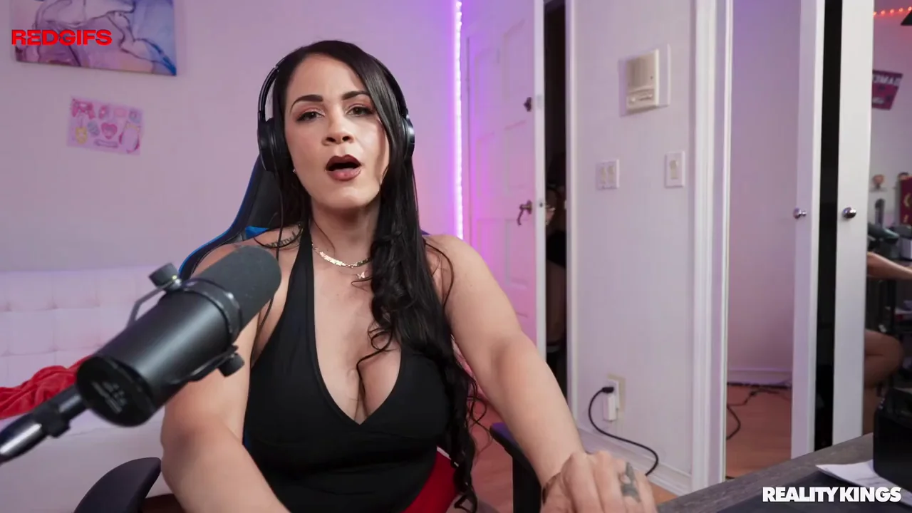 [Ashley Alexander, 20] My Stepmom Is A Streamer