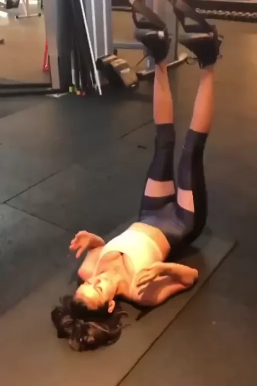 Nina Dobrev's Slutty Gym Cameltoe Tease