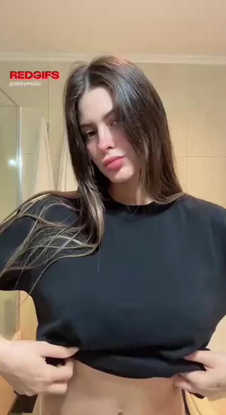 Quick Tease Tits Flash Before Shower 💦🍈🍈
