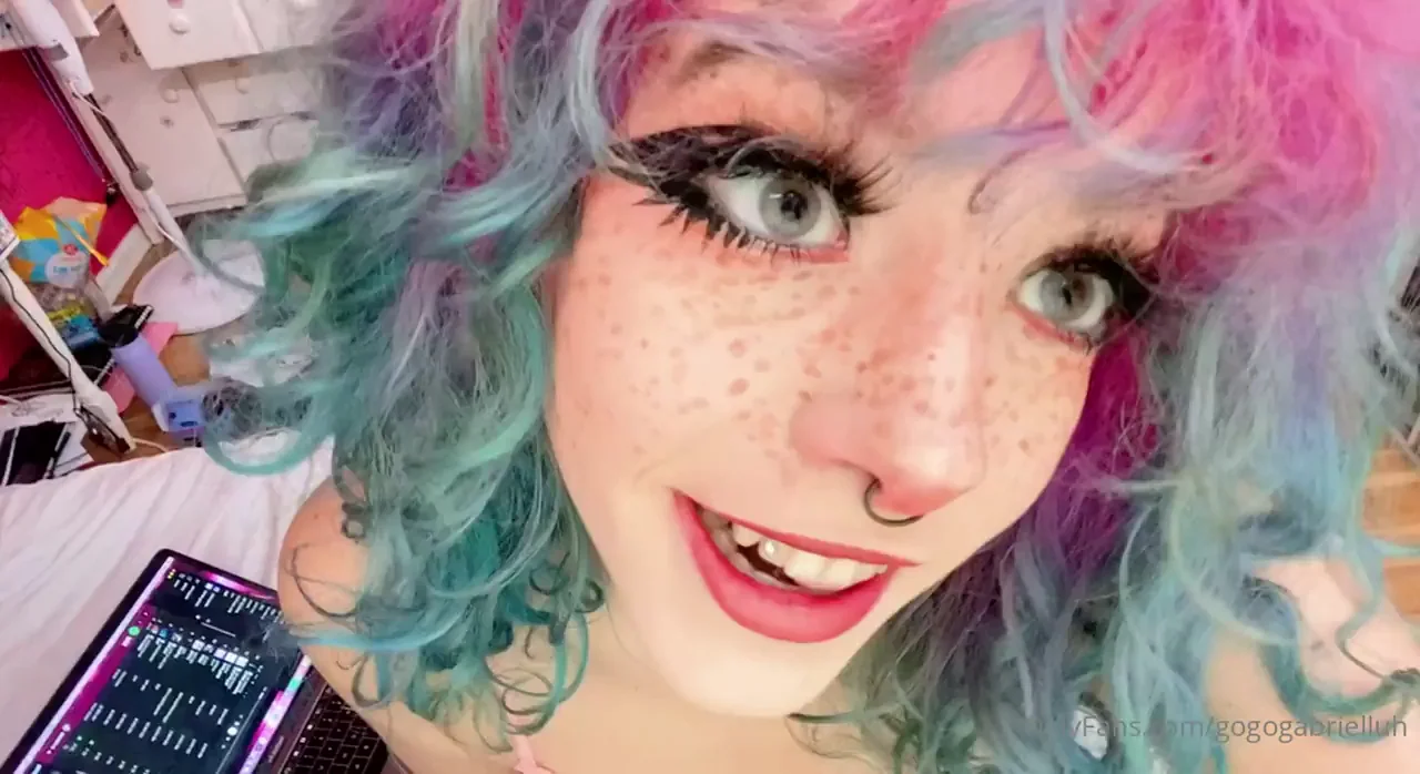 Does she still make porn?