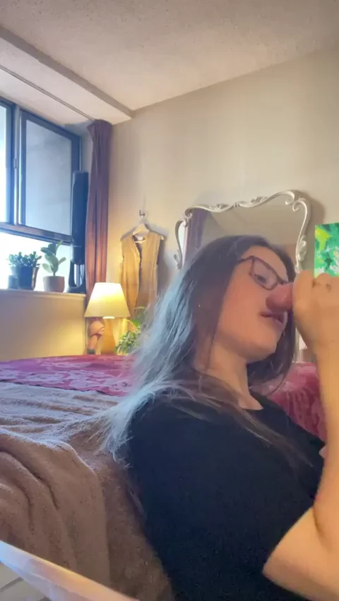 🔥 Mystery Brunette Slurps Huge Tattooed Cock 😍 Who TF Is She? 👅