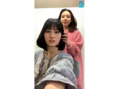 Momo's Juicy Pokies Tease in Twice Selfie 😍🍒