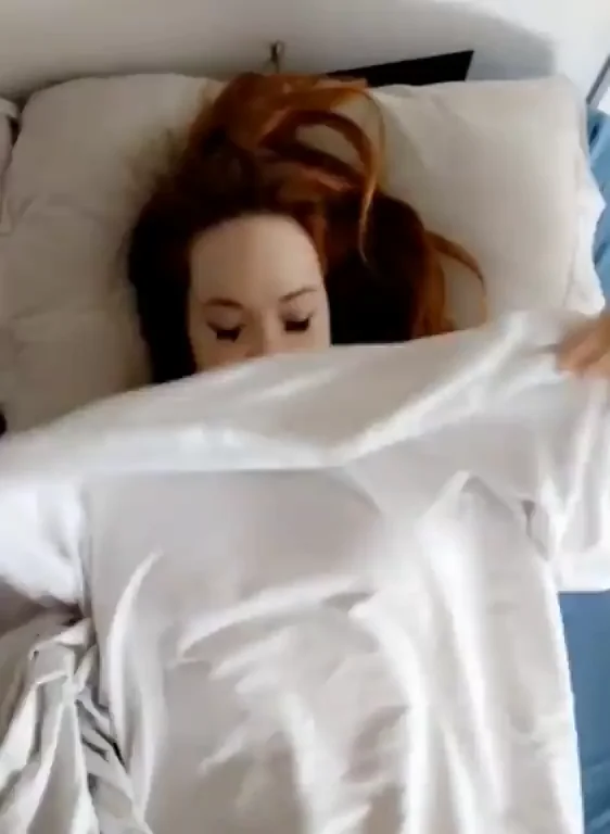 Rise & Shine Ginger Slut Tease 😈🔥
