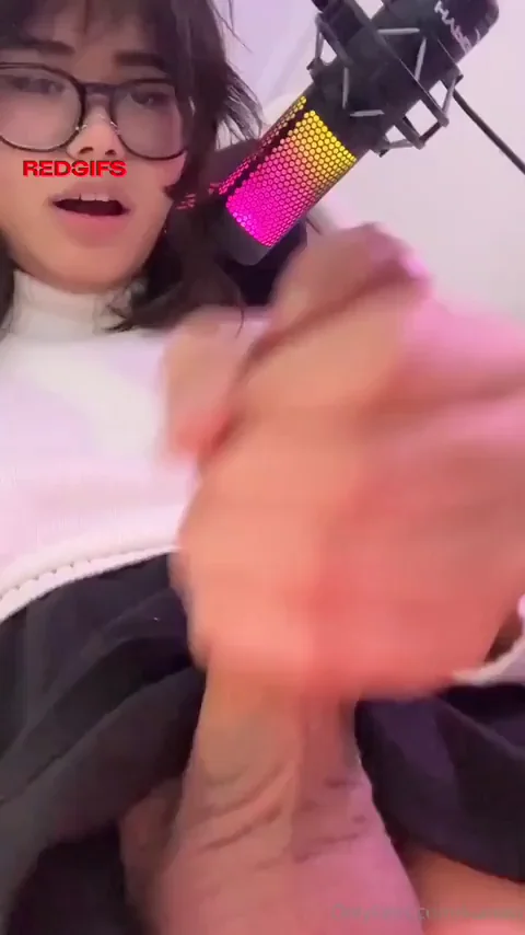 Cute e girl shoots some ropes