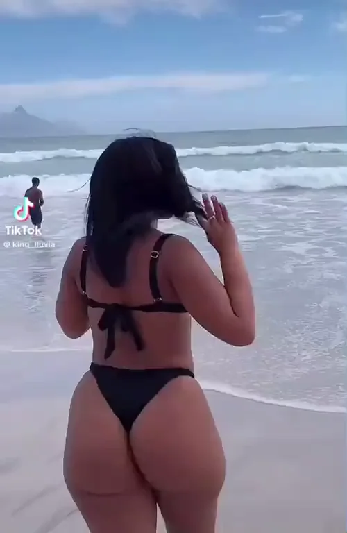 She draggin that wagon