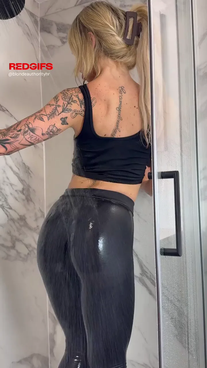 Gym Shower Bliss: Face Smothered in My Wet Shiny Thighs 😈💦