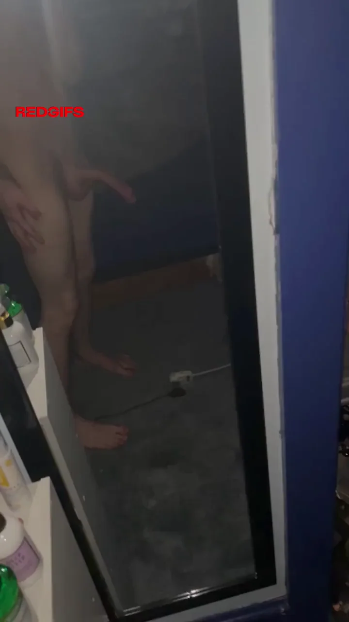 watch me swing my dick around