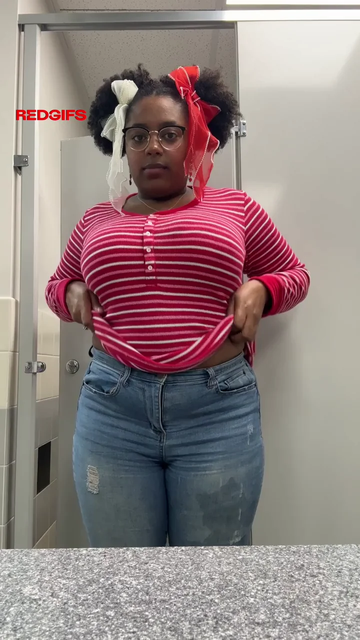 Any goonnettes wanna meet me in the bathroom? 🤭