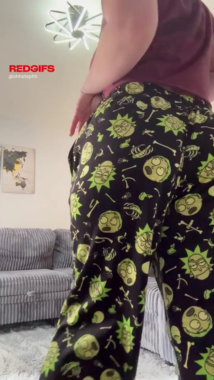 Wifebutt's Morning Ass Awakening: Super Horny Latina Booty Tease 🥵🍑