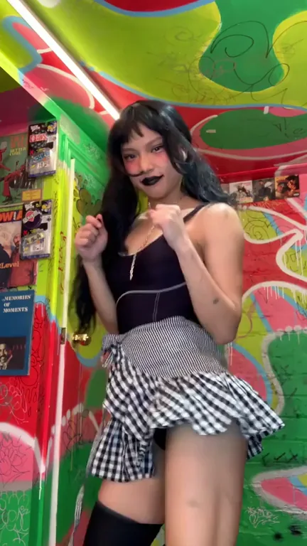 POV play street fighter w you irl, my kicks might fail but I’ll blind you w my pussy flash