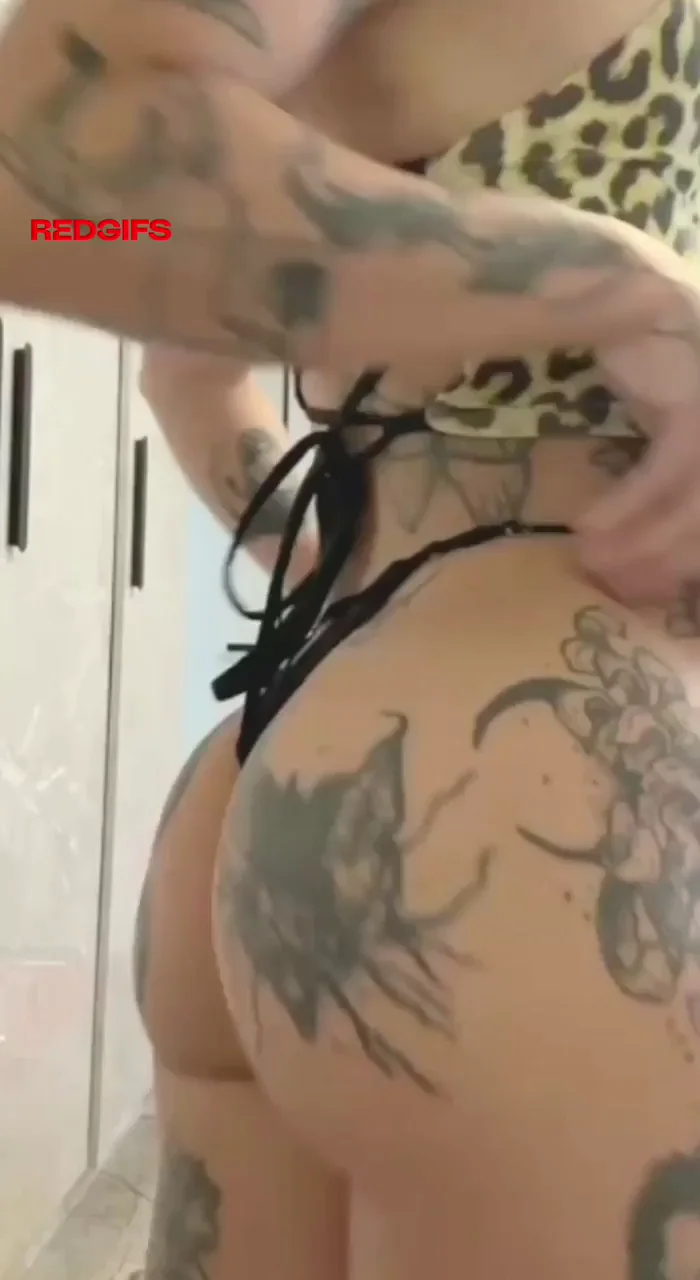 Eat me through my thong🤤
