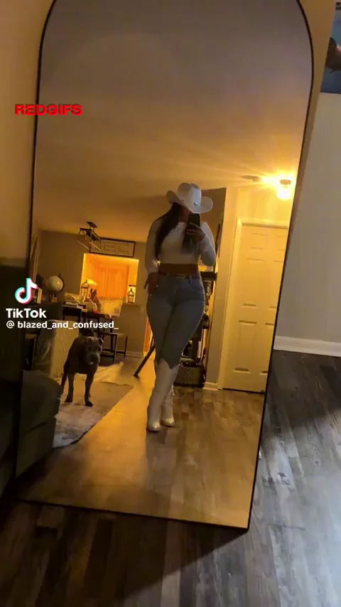 🍑 @blazed_and_confused_ TikTok Phat Ass Tease in Tight Jeans 🔥