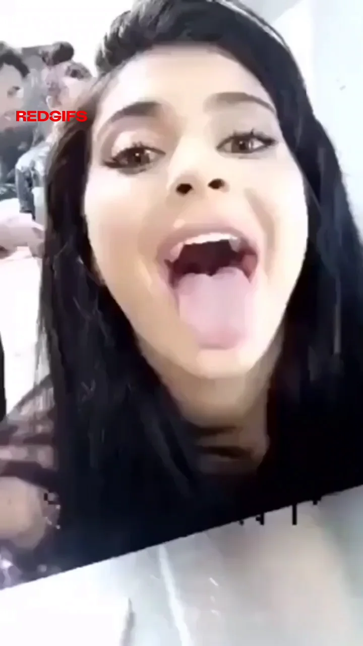 Kylie Jenner's Juicy Tongue Tease & Bikini Titty Bounce 💦🍑