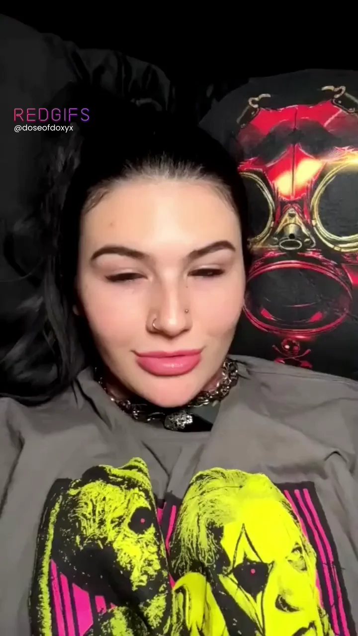 Boob reveal in 3..2..1..