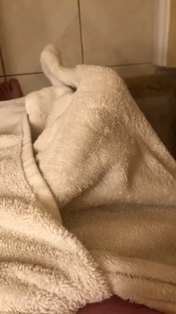 Shy Pre-Shower (M)