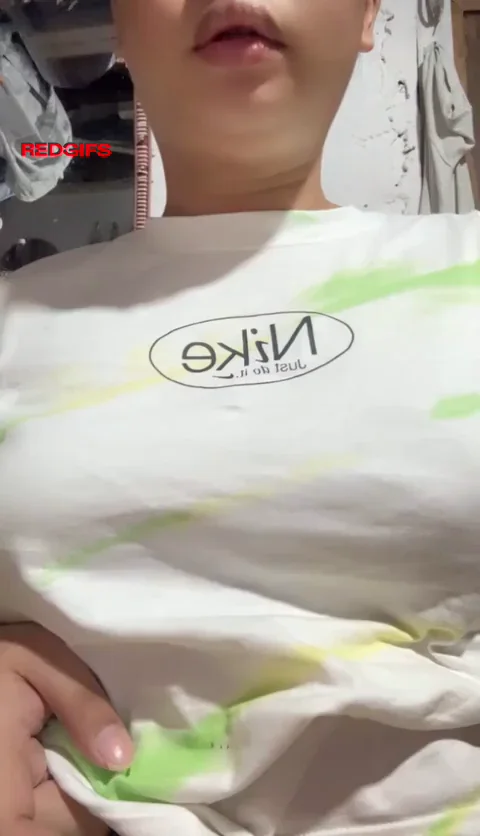 Is my boobs soft like a bread? Give me your thoughts?👀🩷