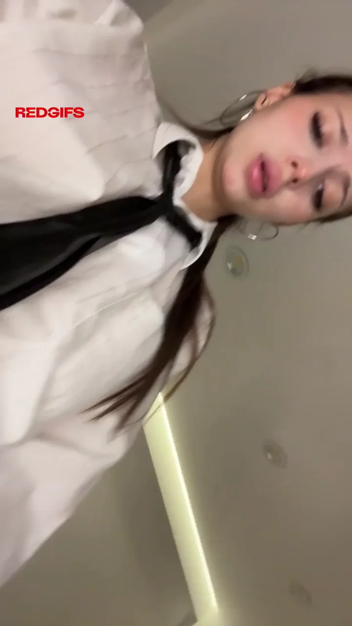 Do you prefer a shaved or hairy pussy?