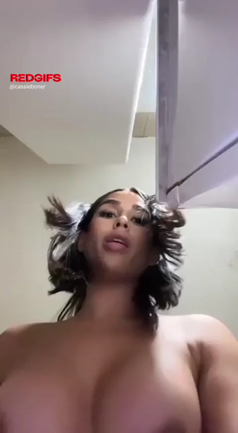 No matter how small it is, it also deserves a blowjob from a straight guy