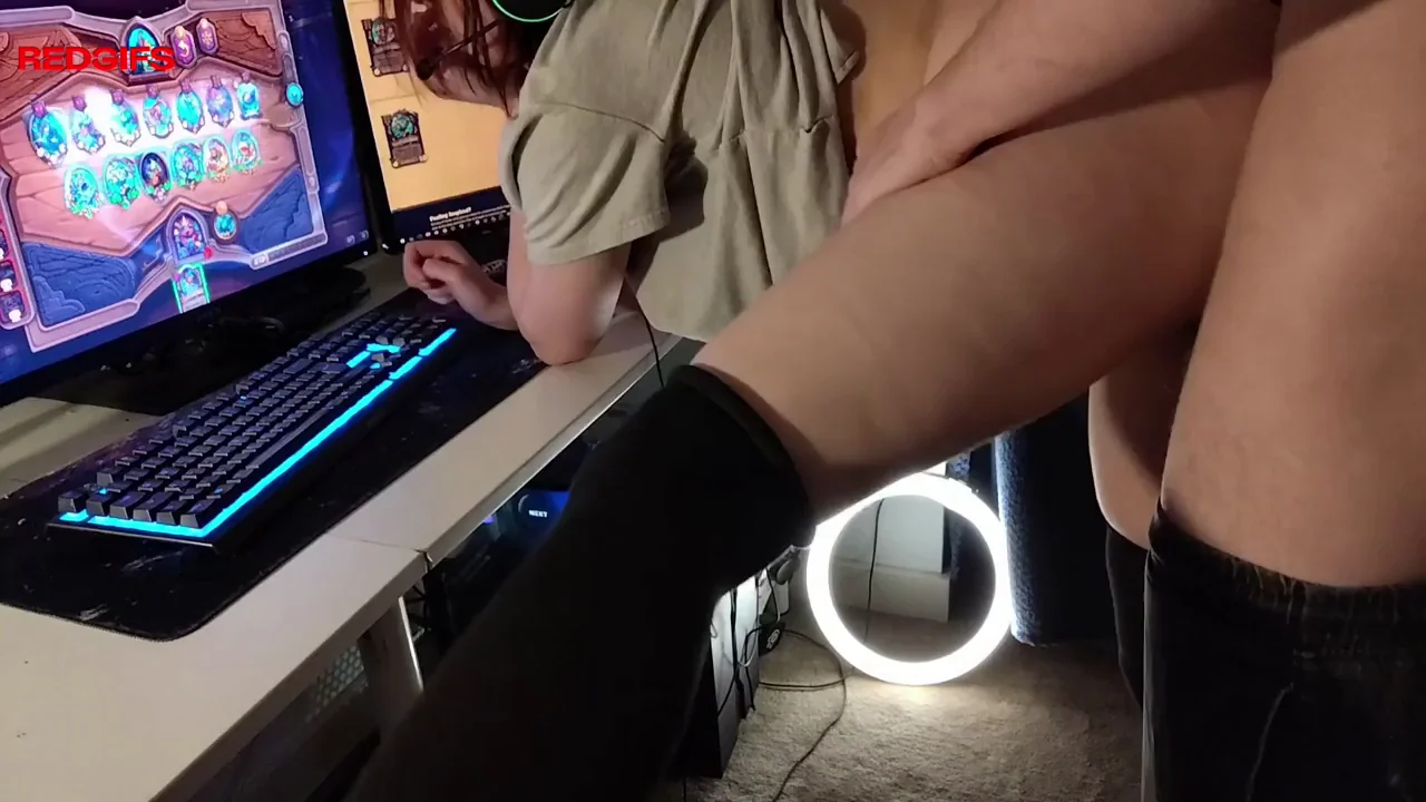 Gamer Girl's Dirty War & Tavern Talk 😈🎮🍑