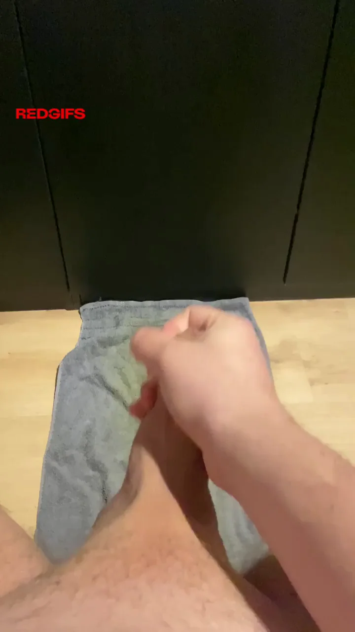 💦 Wall Gets Epic Cum Painting Blast! 🖼️🍆