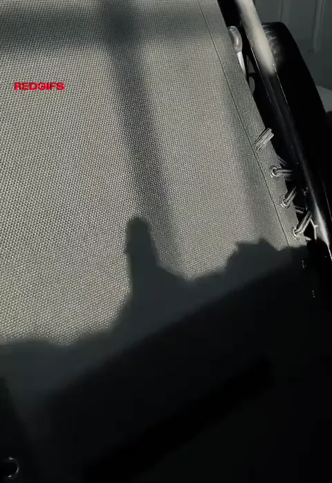 Artistic shadow jerk