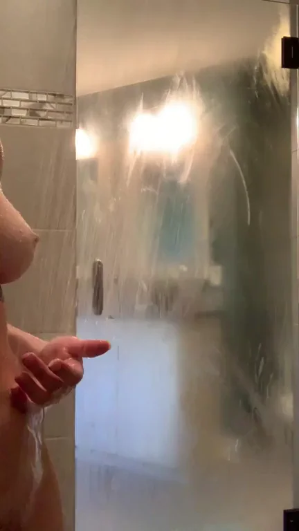 I love the way my body looks when I’m soaking wet [oc]