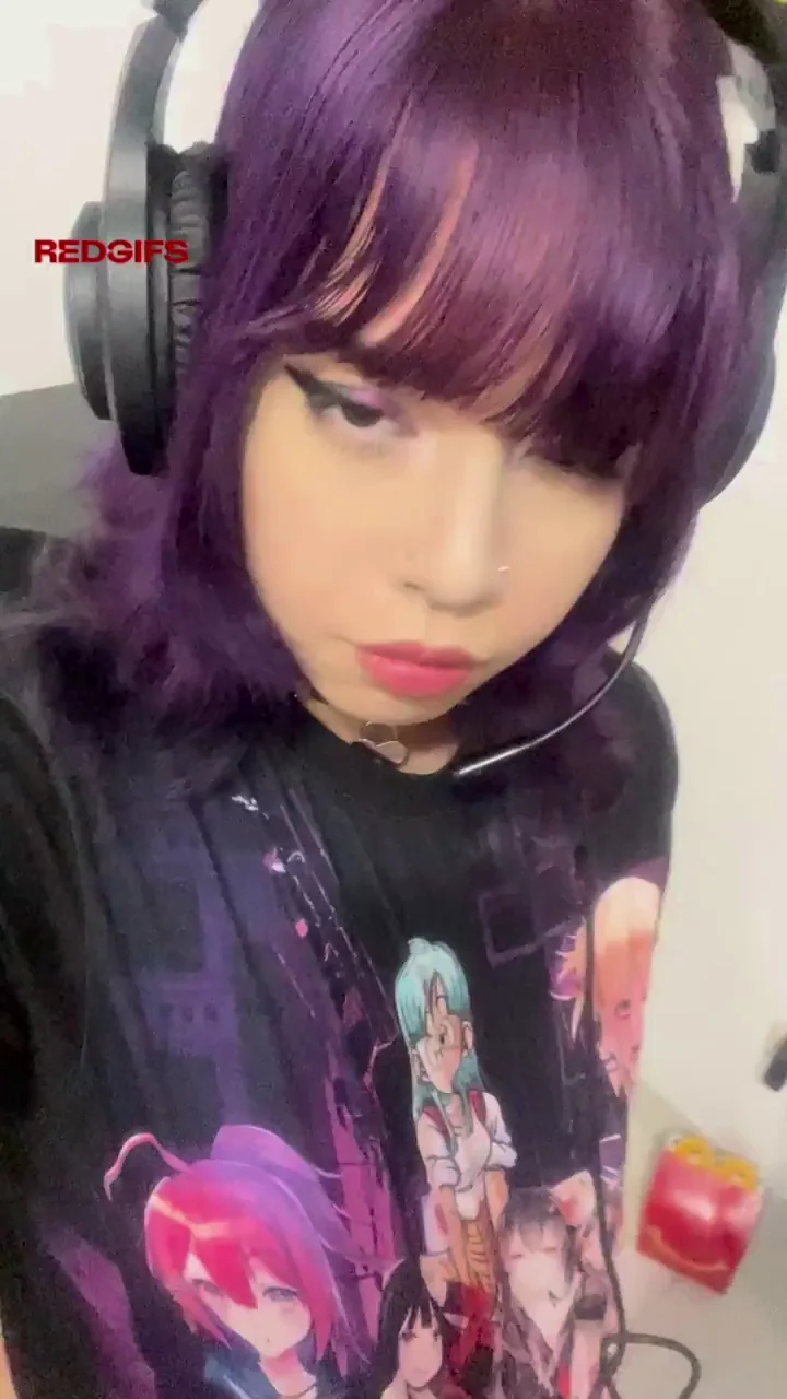 Do you wanna have fun with this goth fck doll