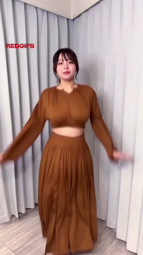 Jiggly Asian babe
