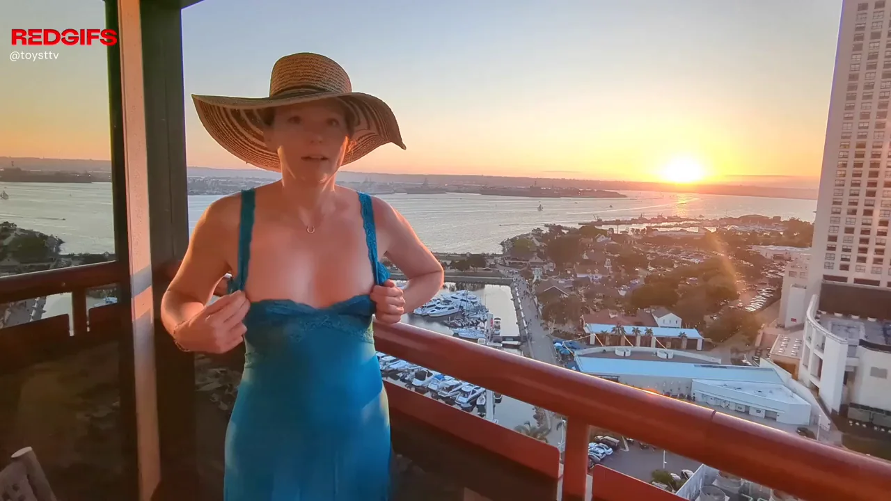 San Diego Sunset Boob Flash 45 (f)