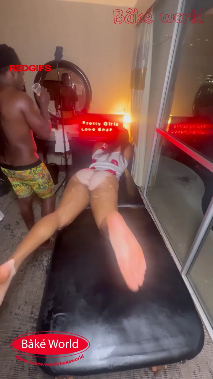 watch it Jiggle while she wait on bake world massage, Cookies n Kream