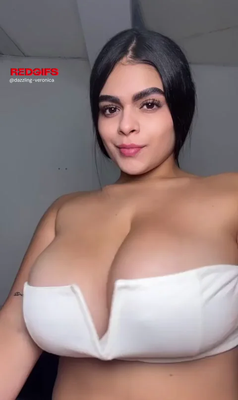 Huge Tits Latina Teasing Her Puffy Areolas 😍🍈🍈