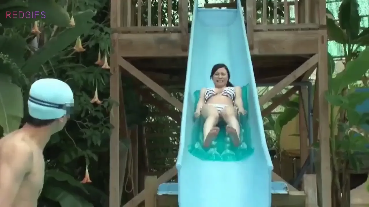 Guy gets lucky at the waterpark (Aimi Yoshikawa)