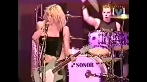 Courtney Love Showing Her Tits To Thousands Of People